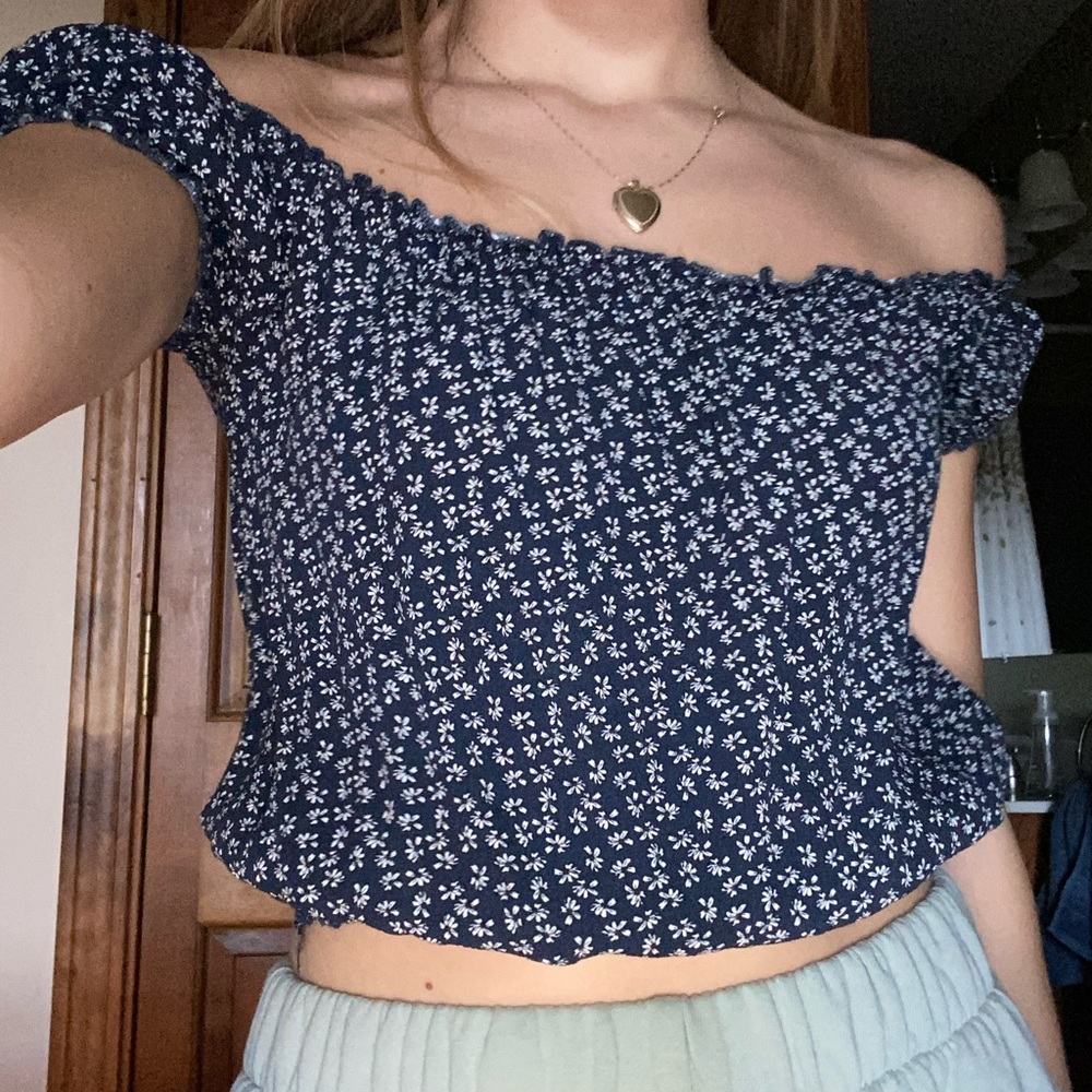 Brandy Melville off the shoulder top